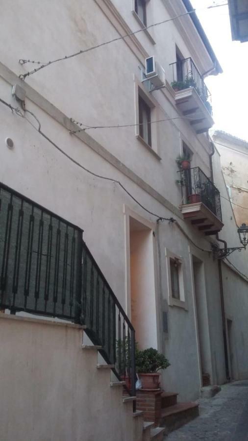 Sotto Il Castello Acomodação com café da manhã Corigliano Calabro Exterior foto